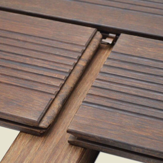 Bamboo X-treme Terrassendielen im Außenbereich — die thermisch verdichtete Oberfläche braucht jährliche Reinigung und gelegentliche Ölung, um Vergrauung kontrolliert zuzulassen oder zu verhindern