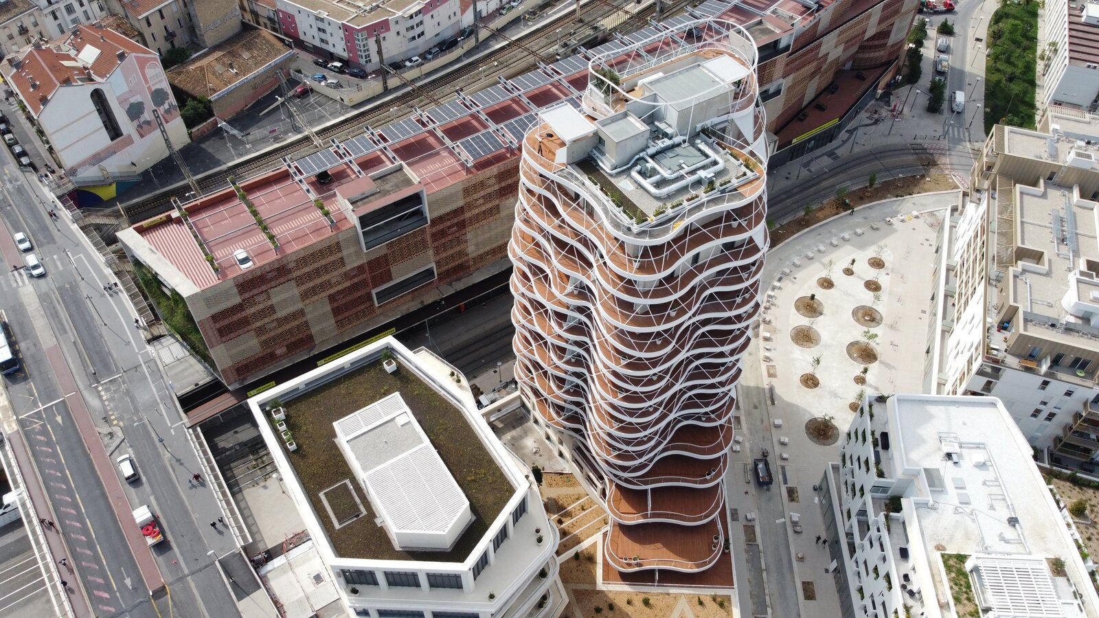 Higher Roch Tower in Montpellier mit Bambus-Fassade — moderne Architektur mit MOSO-Bambusprodukten als Beispiel für BREEAM-/LEED-/DGNB-relevante Materialwahl